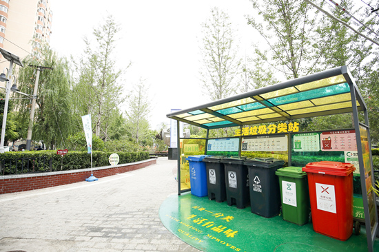 "时尚垃圾站"亮相麦子店枣营北里 "一长四员"助力垃圾分类