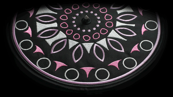 这种残留的视觉称"后像",视觉的这一现象则被称为"视觉暂留"