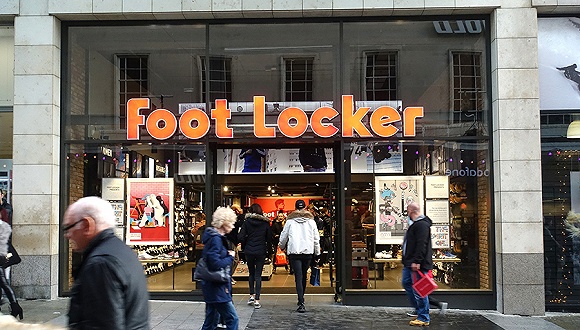 疫情加速运动品巨头专注直营渠道深度依赖耐克的footlocker遭重挫
