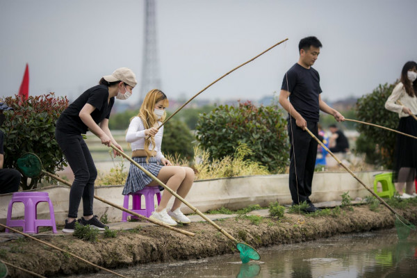 寻乡愁觅童趣小龙虾垂钓成沪郊溜娃神器