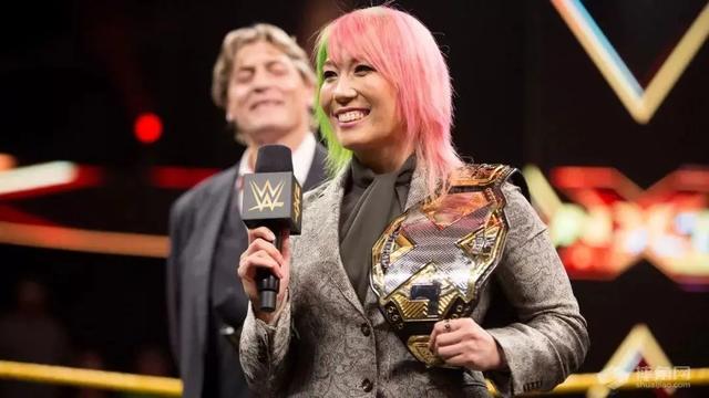 完爆高柏连胜记录!成就超越夏洛特!她才是wwe真正的女子大满贯