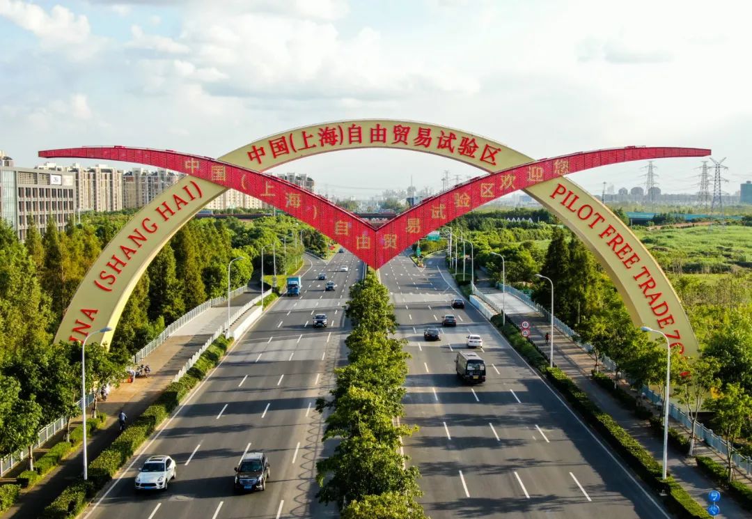 两会锋评|疫情不会合上中国开放的大门