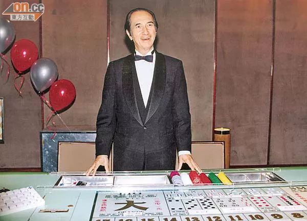 98岁赌王何鸿燊逝世17个孩子4个太太5000亿家产何去何从