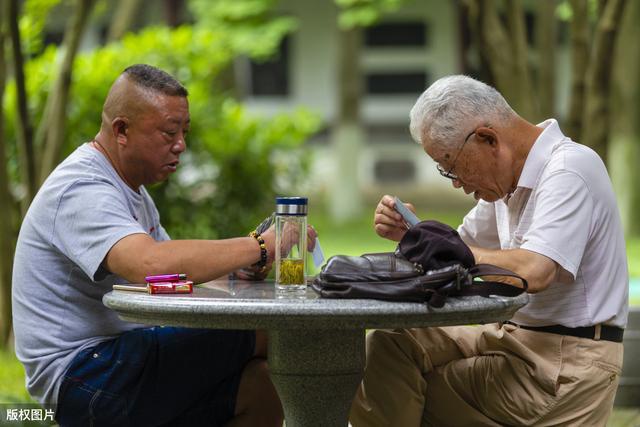 建议退休老人多吃下面这些食物,价格便宜又营养,常吃气色好