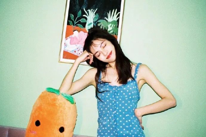 属于夏日的甜蜜色系穿搭,你值得!