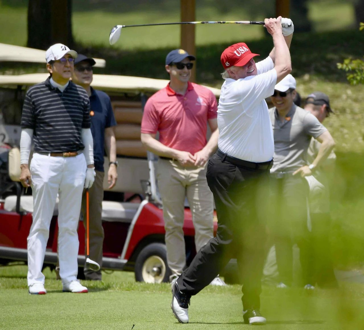 2019年5月，特朗普与安倍在日本打高尔夫。推特截图