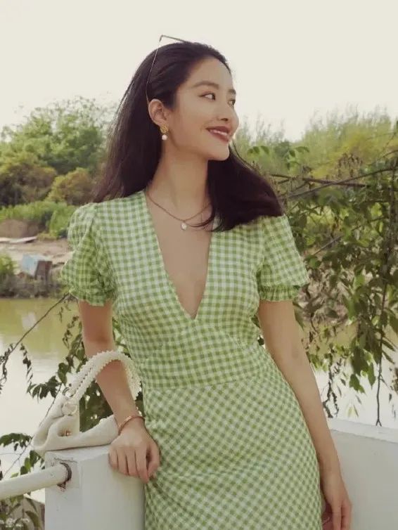 属于夏日的甜蜜色系穿搭,你值得!