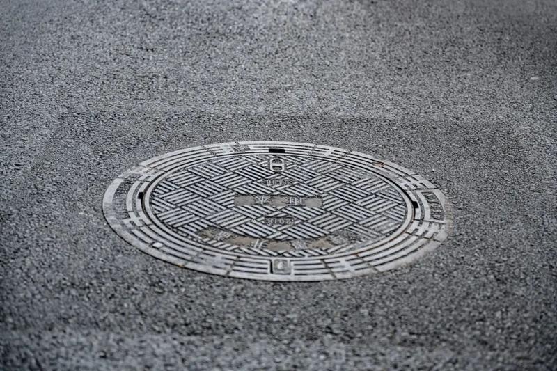 拥有高颜值的道路,谁会不爱呢?|井盖_新浪新闻