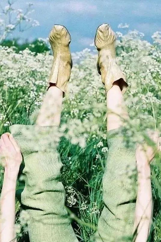 属于夏日的甜蜜色系穿搭,你值得!