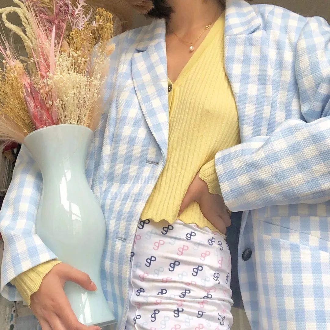 属于夏日的甜蜜色系穿搭,你值得!