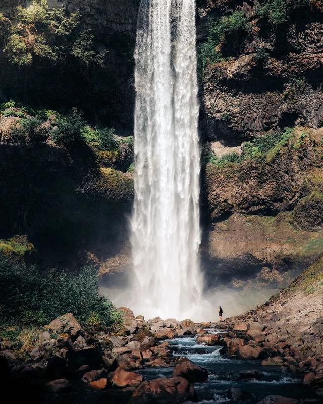 一个瀑布一道风景