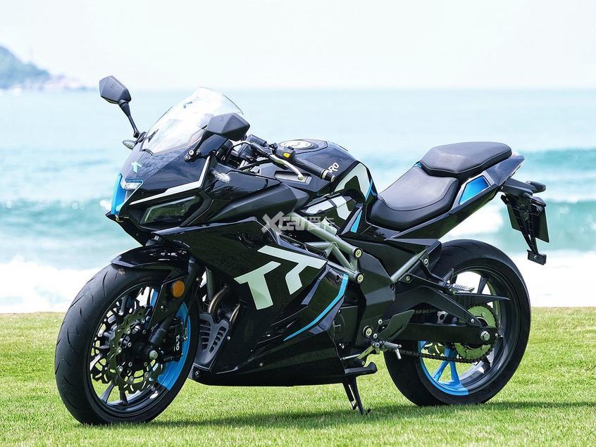 年轻人的第一辆跑车 台荣gp1 250r实拍