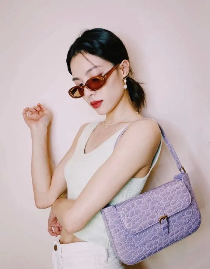 属于夏日的甜蜜色系穿搭,你值得!