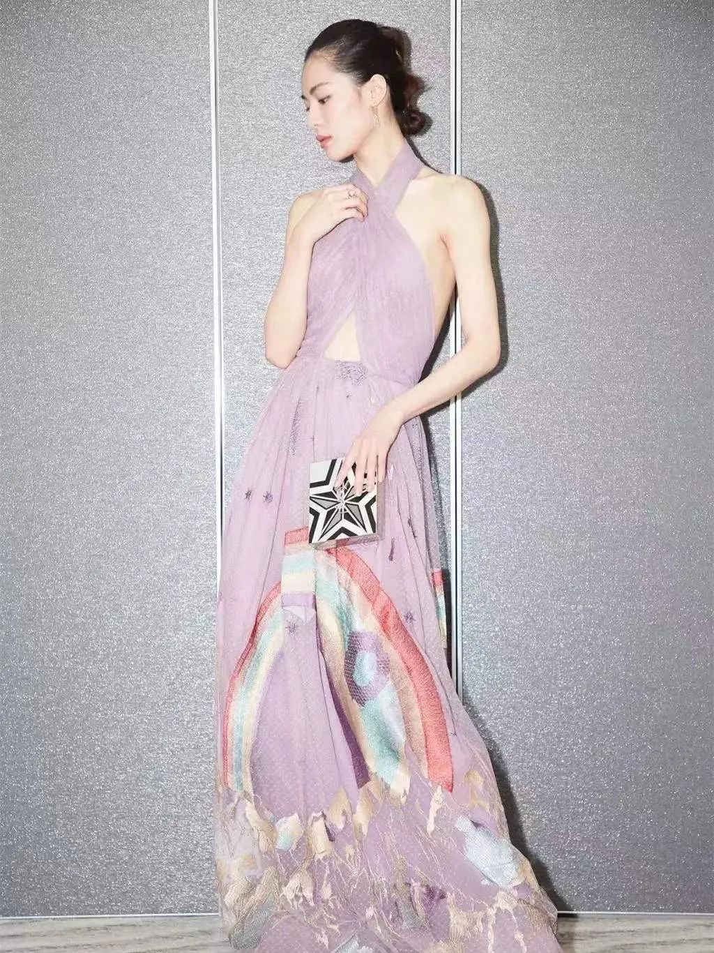 属于夏日的甜蜜色系穿搭,你值得!