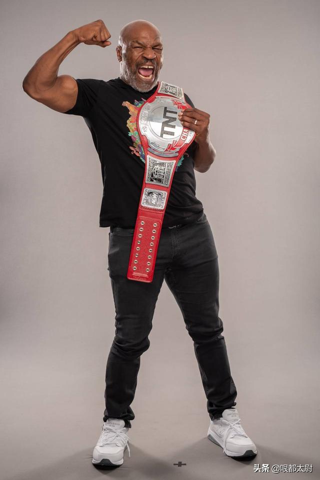 53岁泰森走红,73岁小布什被吹捧!美国人的英雄,一到关键就怂?