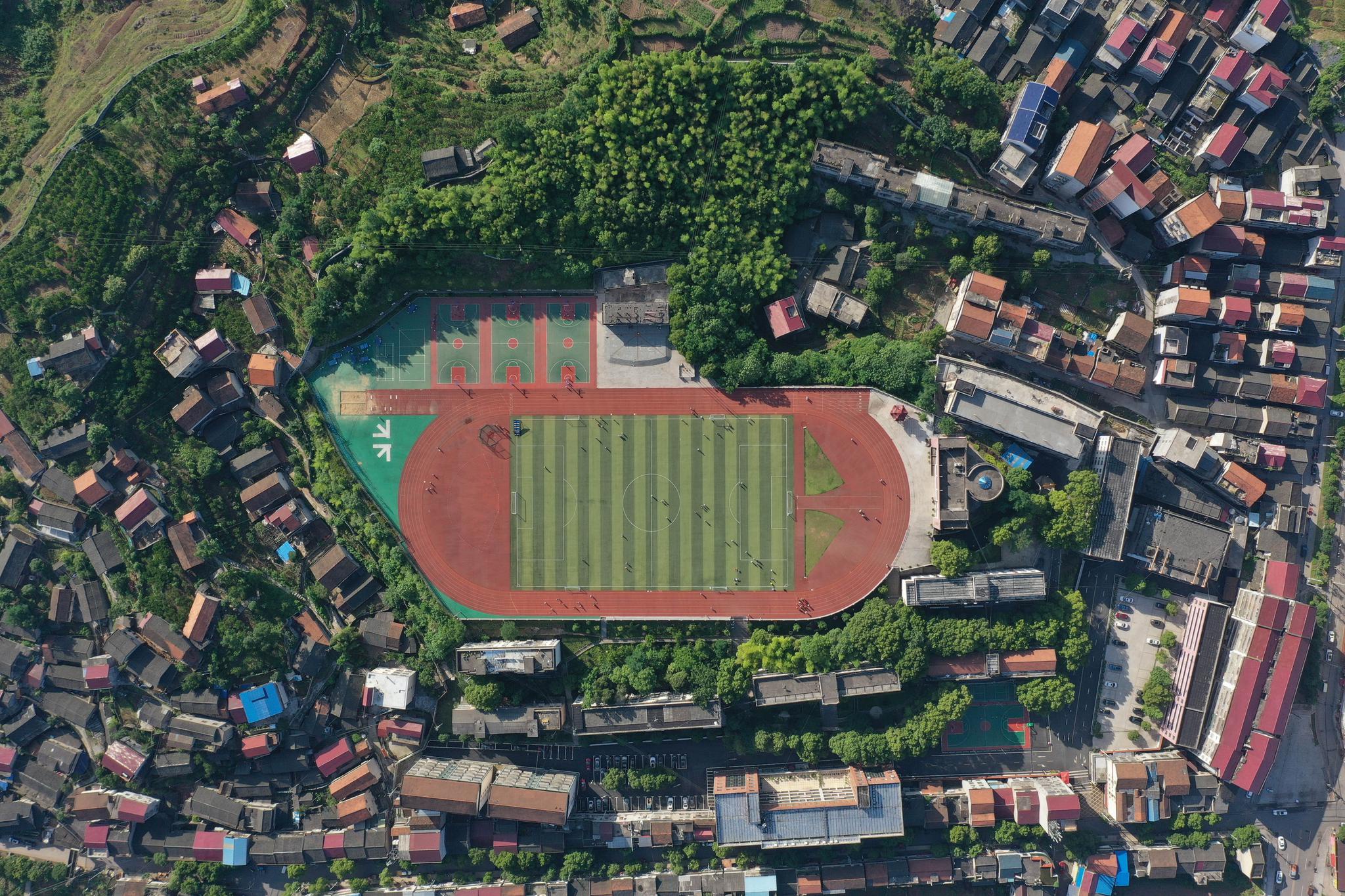 位于湖南省湘西土家族苗族自治州的泸溪县第五中学.