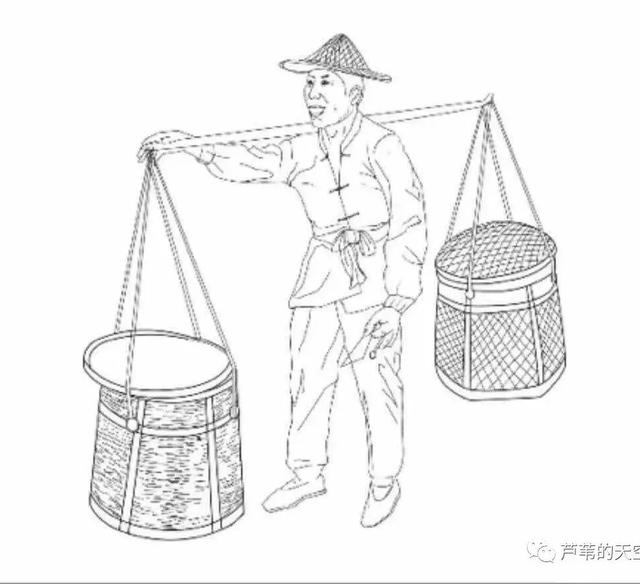 放置鸡毛鸭皮,破旧拖鞋,牙膏皮小金属片以及废铜烂铁等杂物的大竹筐