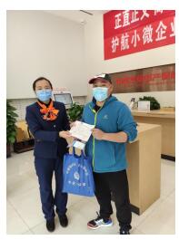 山东平安产险济宁中支提供绿色服务,助力电动摩托车挂牌