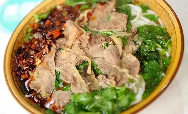 不论走到哪里   这就是昭通人早餐的味觉记忆   彝良羊肉米线