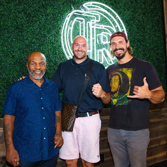 泰森战泰森现任wbc世界拳王泰森富里称接到参加拳击表演赛邀请