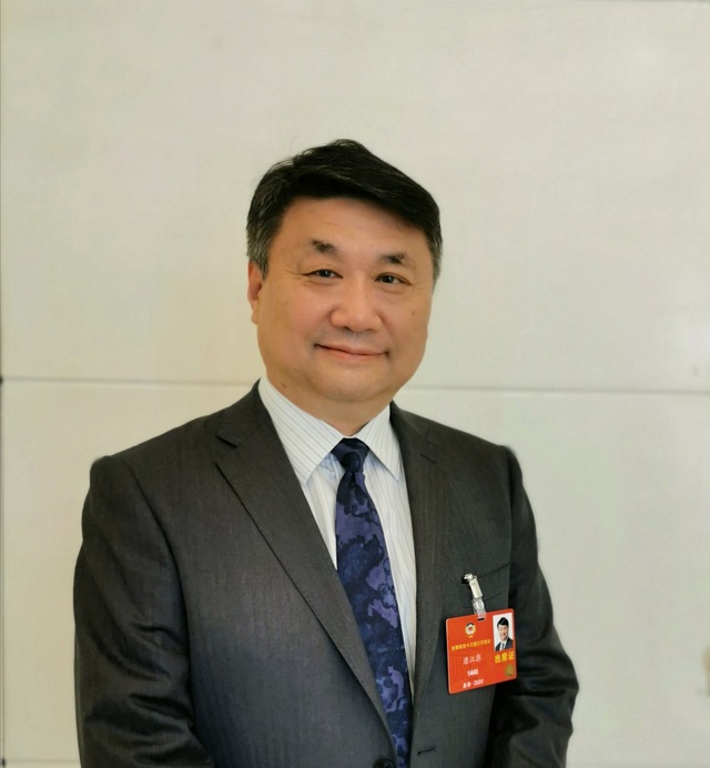 唐江澎委员:建议将学校卫生室纳入国家"医疗卫生服务体系"