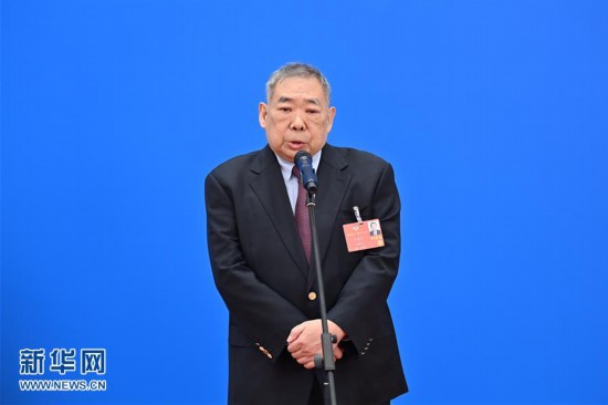 直击第三场委员通道