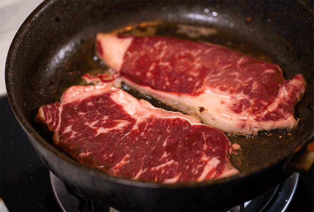 男生不会做饭至少学一下怎么煎牛排吧