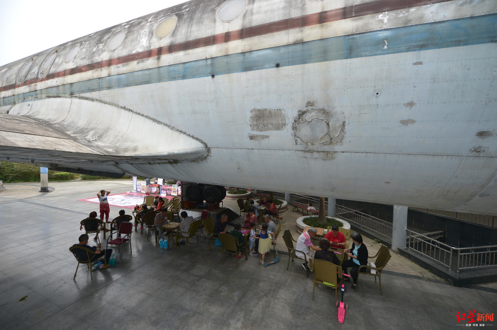 这家超市太壕了 居然开在飞机里 双流 飞机 新浪新闻