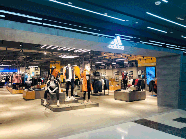 阿迪达斯工厂店全场4折起 耐克工厂店精选款5折      不愧是万达!