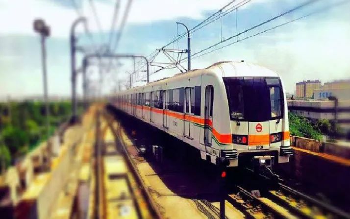 7号线6号线是上海第一条全线行驶在浦东的地铁,它从位于前滩的东方