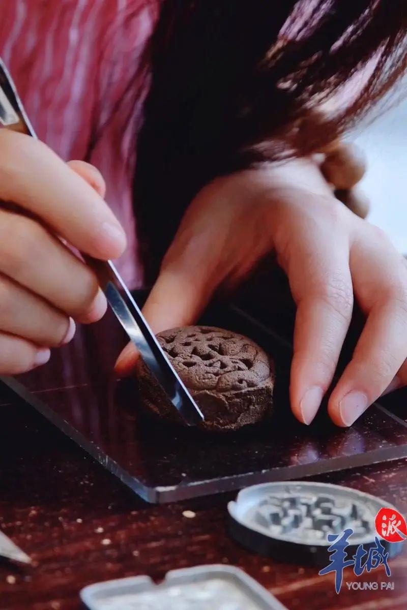 多图 | 制香过程是怎样的？来看看荔湾这位美女制香师的演示|沉香_新浪新闻