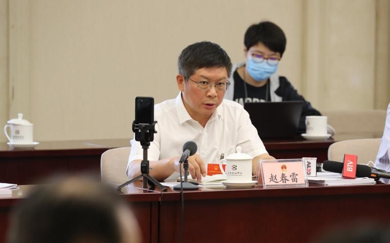 全国人大代表,中国铁路北京局集团有限公司董事长赵春雷.