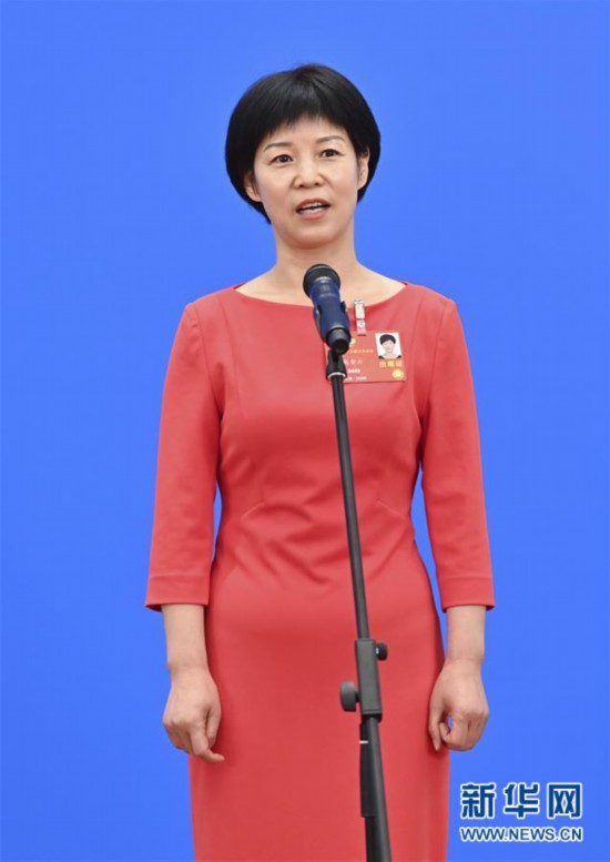 直击第三场委员通道