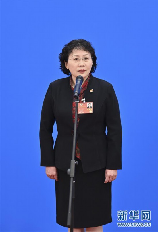 直击第三场委员通道