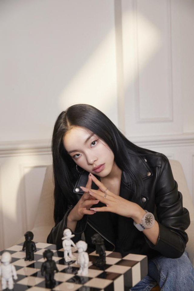 斯沃琪携手新锐音乐人刘柏辛 前卫演绎big bold jelly