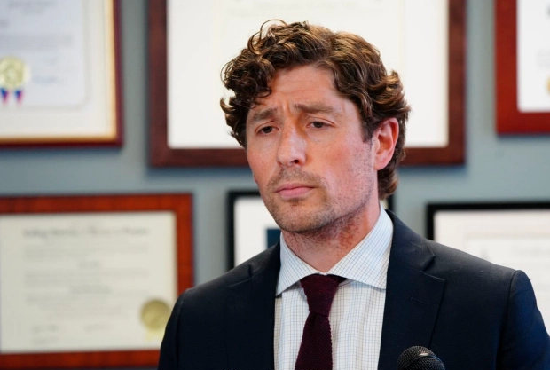 黑人男子被美国警察掐到"不能呼吸"|纽约邮报|明尼阿波利斯_新浪新闻