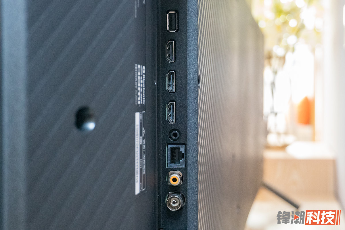 视频输入方面,荣耀智慧屏 x1 提供了三个 hdmi 2.0 接口,一个 usb 3.