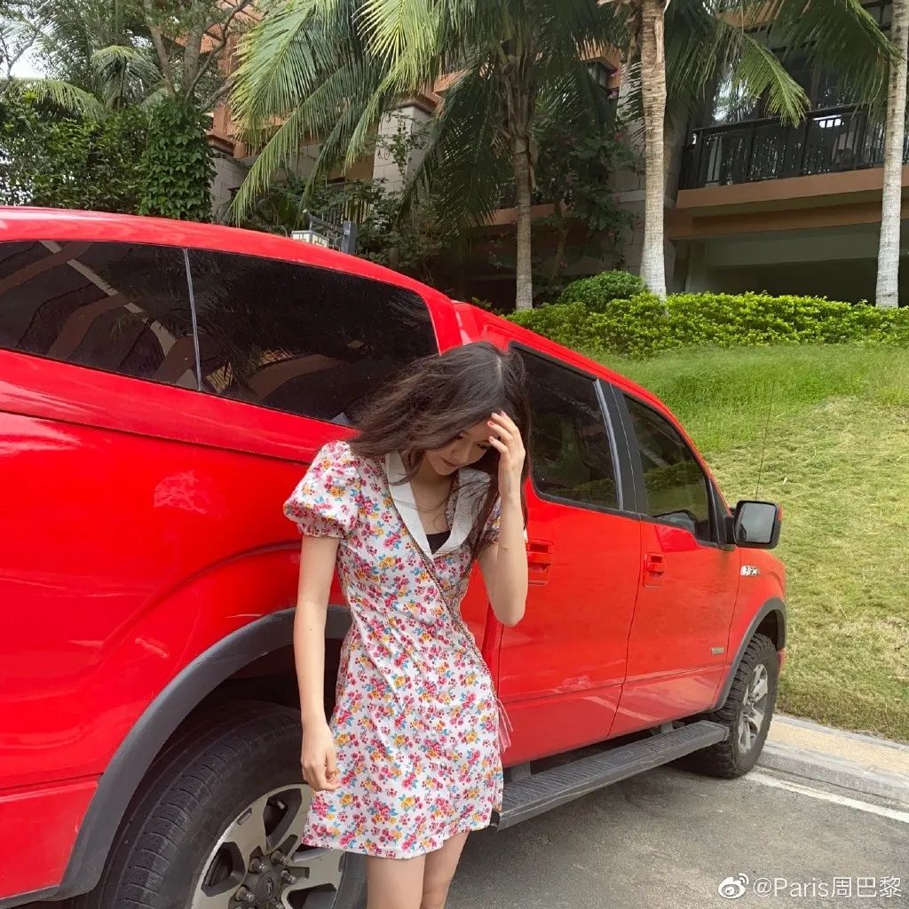 还是挺注重对孩子"公益意识"的培养,周巴黎做过很多这方面的社会活动