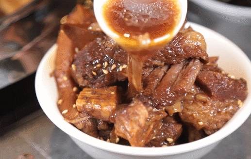 人均20 吃一顿秘制牛板筋火锅!牛腩 牛腱 牛板筋