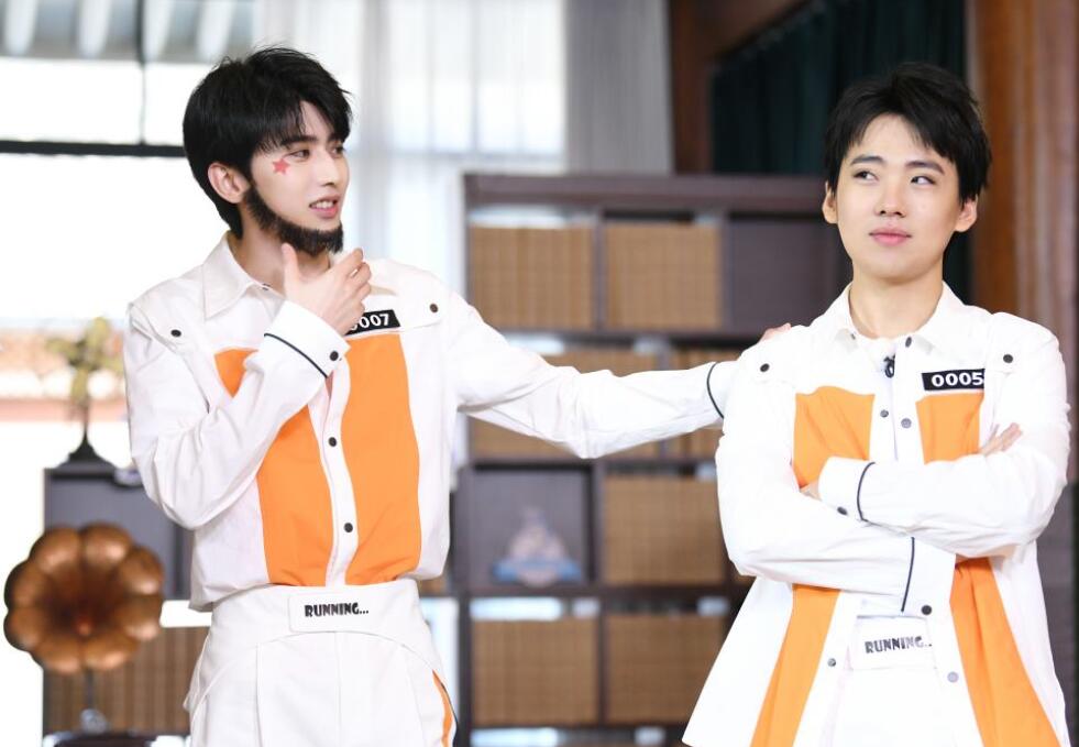 你见过欧式双眼皮的郭麒麟和满脸胡子的蔡徐坤吗