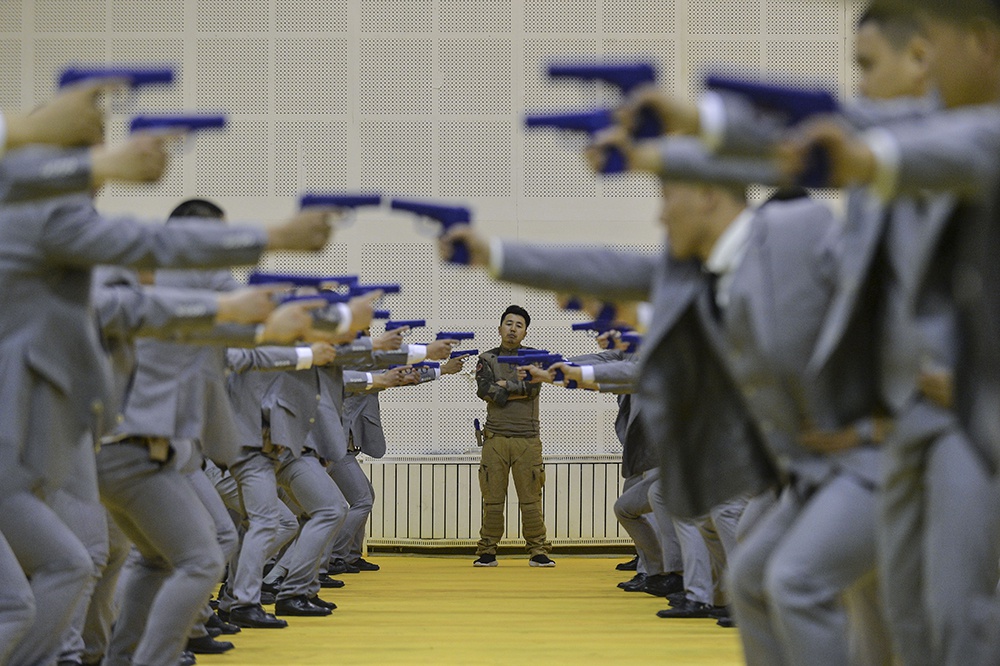 陈永青与他的保镖学校 | 正午视觉