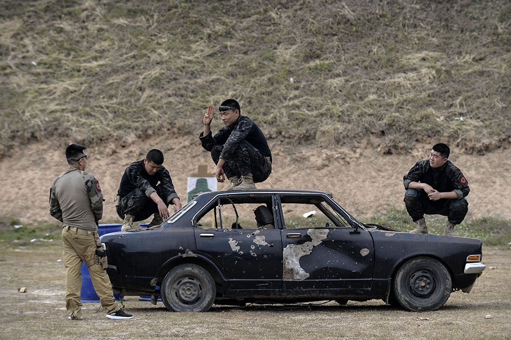 陈永青与他的保镖学校 | 正午视觉