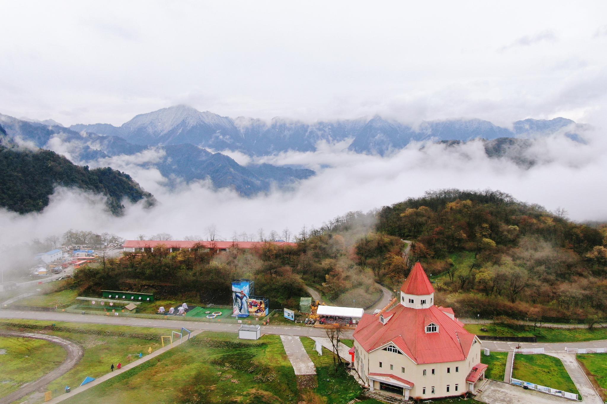 西岭雪山景区"五一"假期每日限流30%,5月2日门票已售罄
