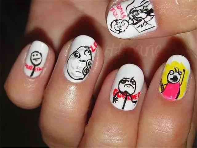 最狠的还有表情包美甲造型,万一有人惹你了,只要竖起你的手指就行了.