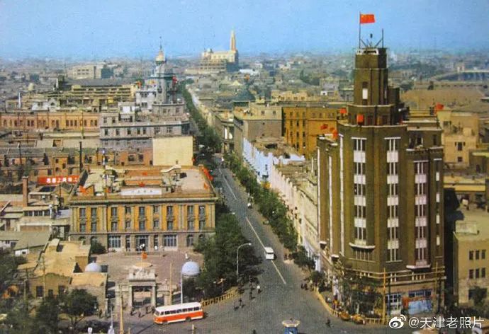 70年代俯瞰和平路@樊建川1966年6月的《人民画报》,报道了天津"川鲁