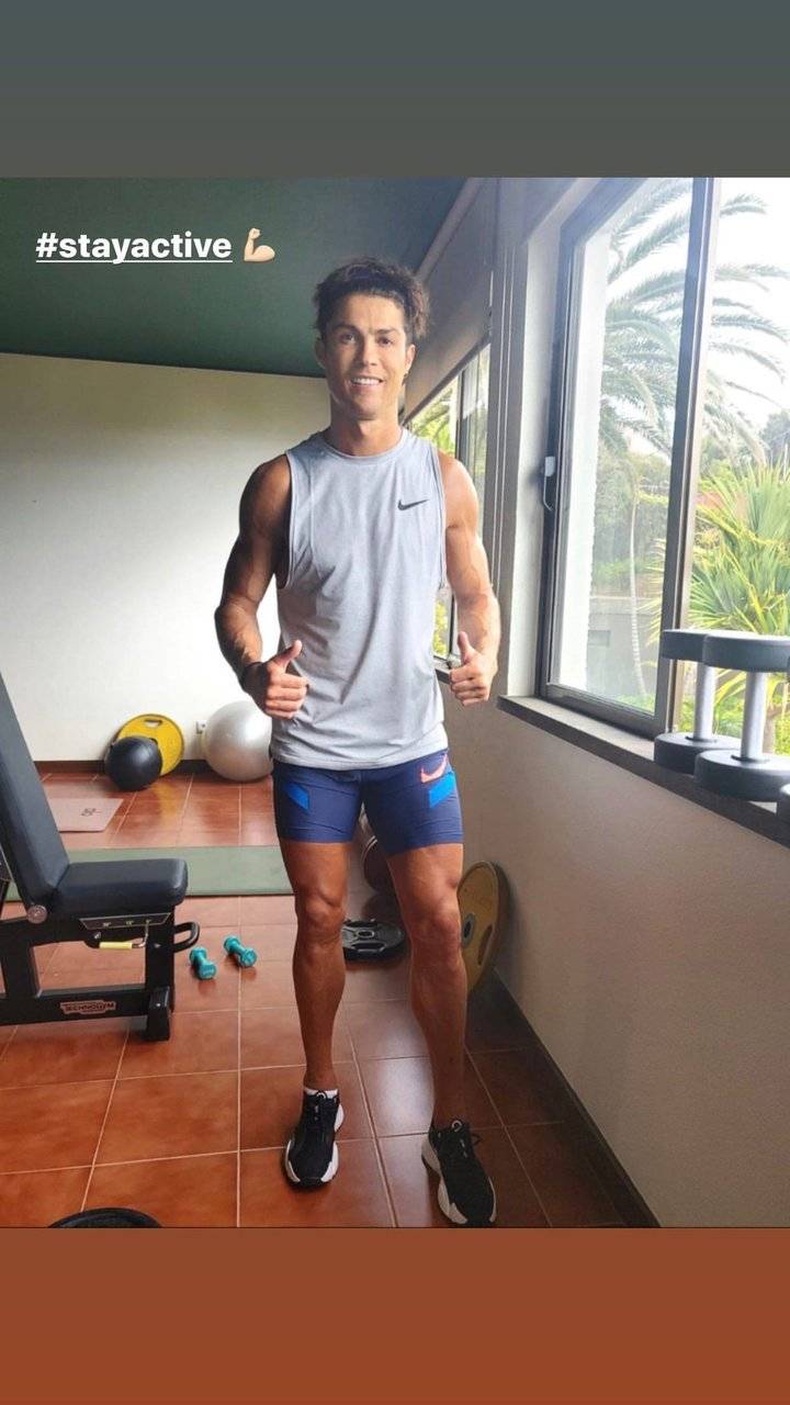 见过这样的c罗吗?多变发型很抢镜