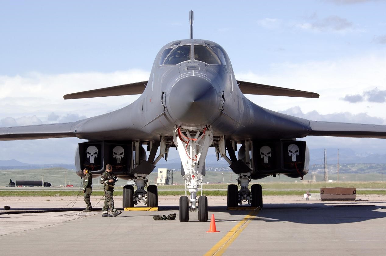 美空军正在将高超声速导弹集成在B-1B轰炸机，提升其远程打击能力