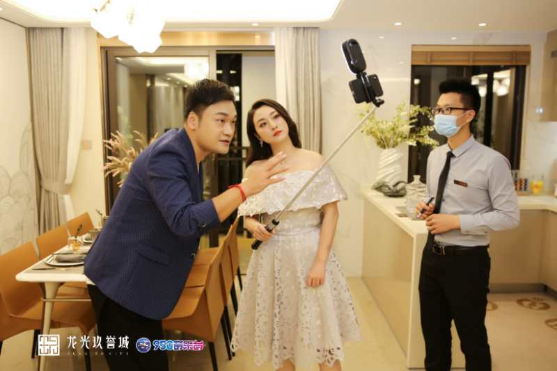 让大海,莉香现场,网络直播同步开秀