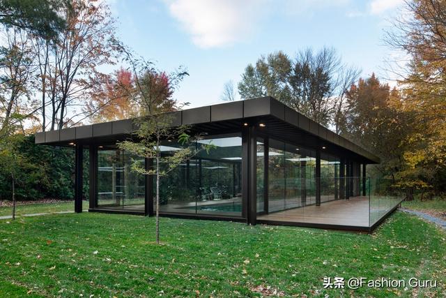 走进森林玻璃泳池别墅:pavilion a pool house