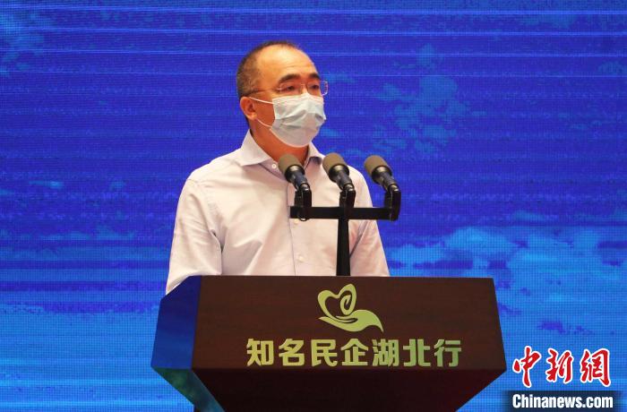卓尔控股有限公司董事长阎志在启动仪式上致辞。湖北省工商联供图